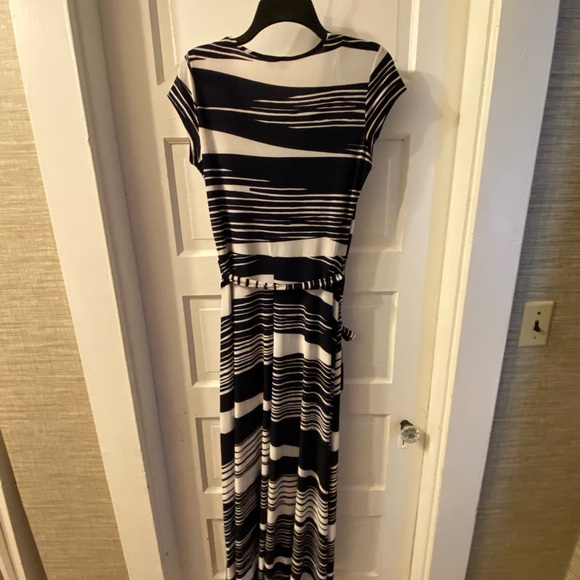 Olivia Matthews White/Navy Maxi Dress - Picture 6 of 7